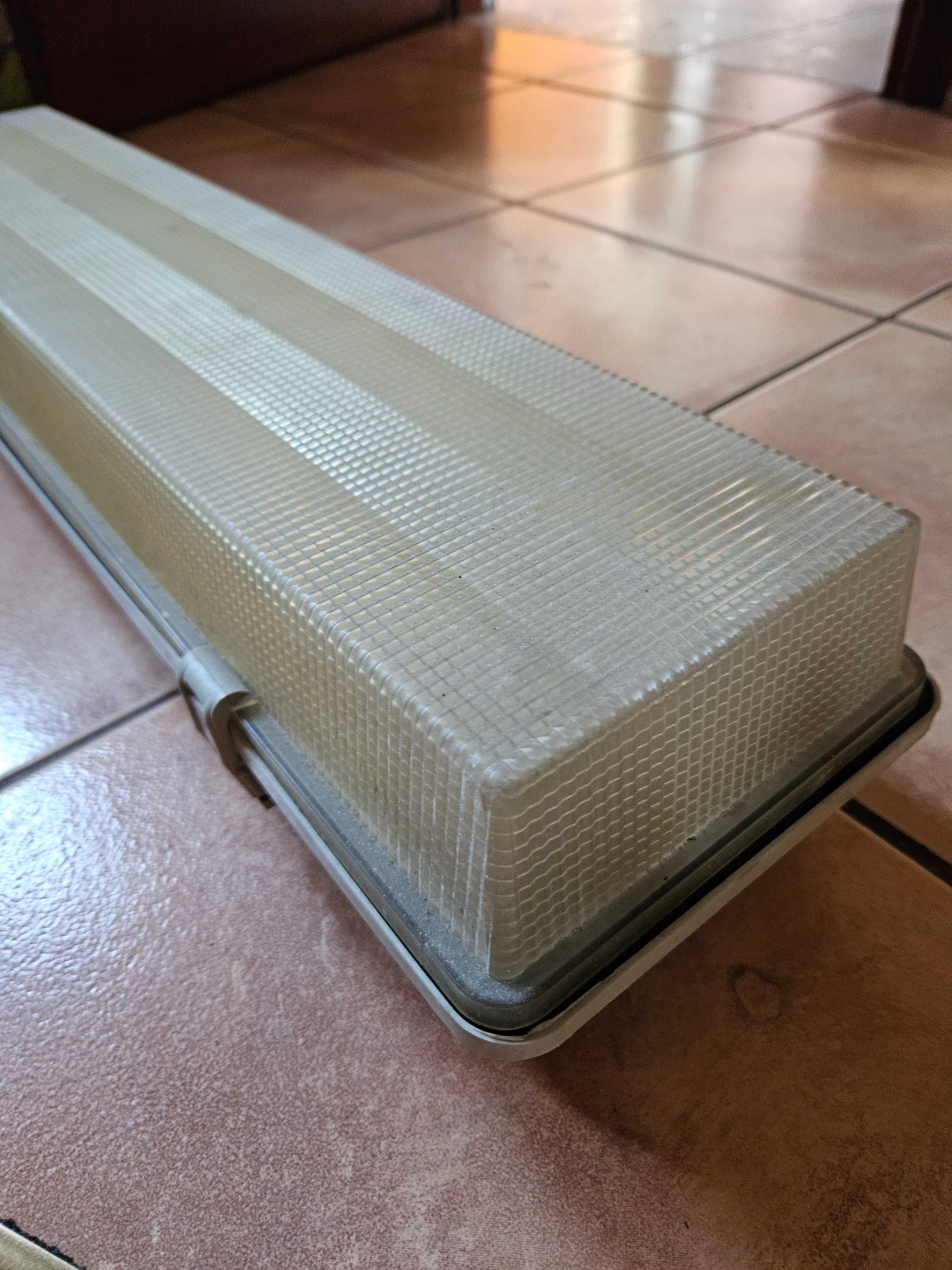 Stara lampa oświetleniowa, oprawa hermetyczna Polamp