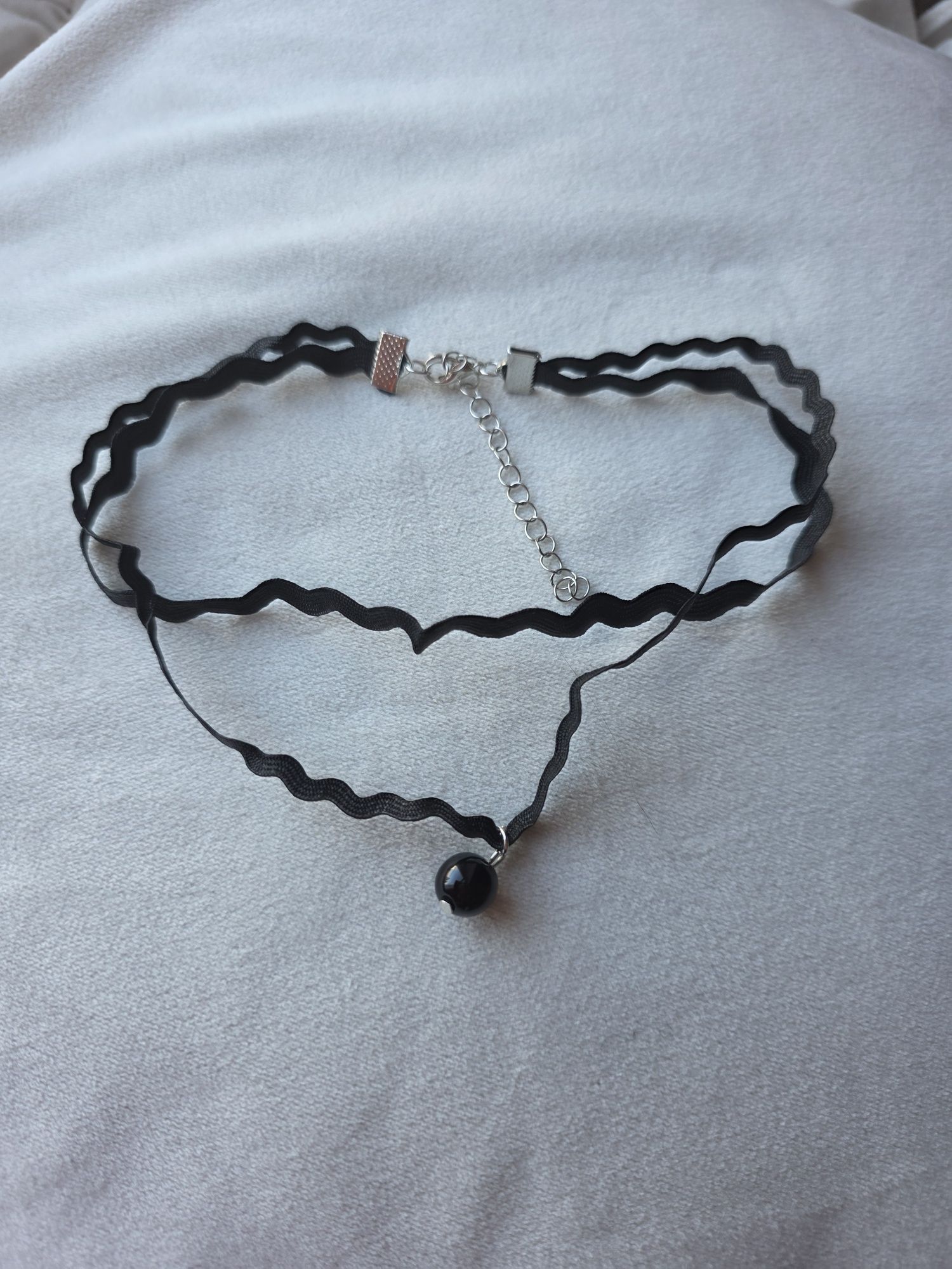 Czarny choker kolia srebrny naszyjnik z koralikiem gothic alternative
