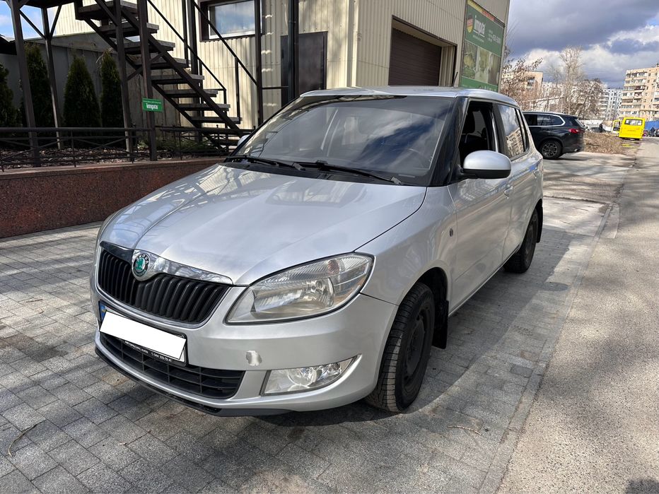 Оренда машини в таксі Skoda Fabia 1,4 Газ