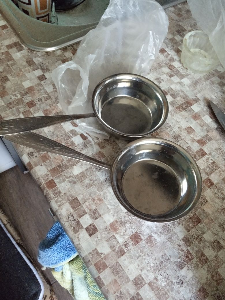 Наборы для специй,кокотница, маслёнка.