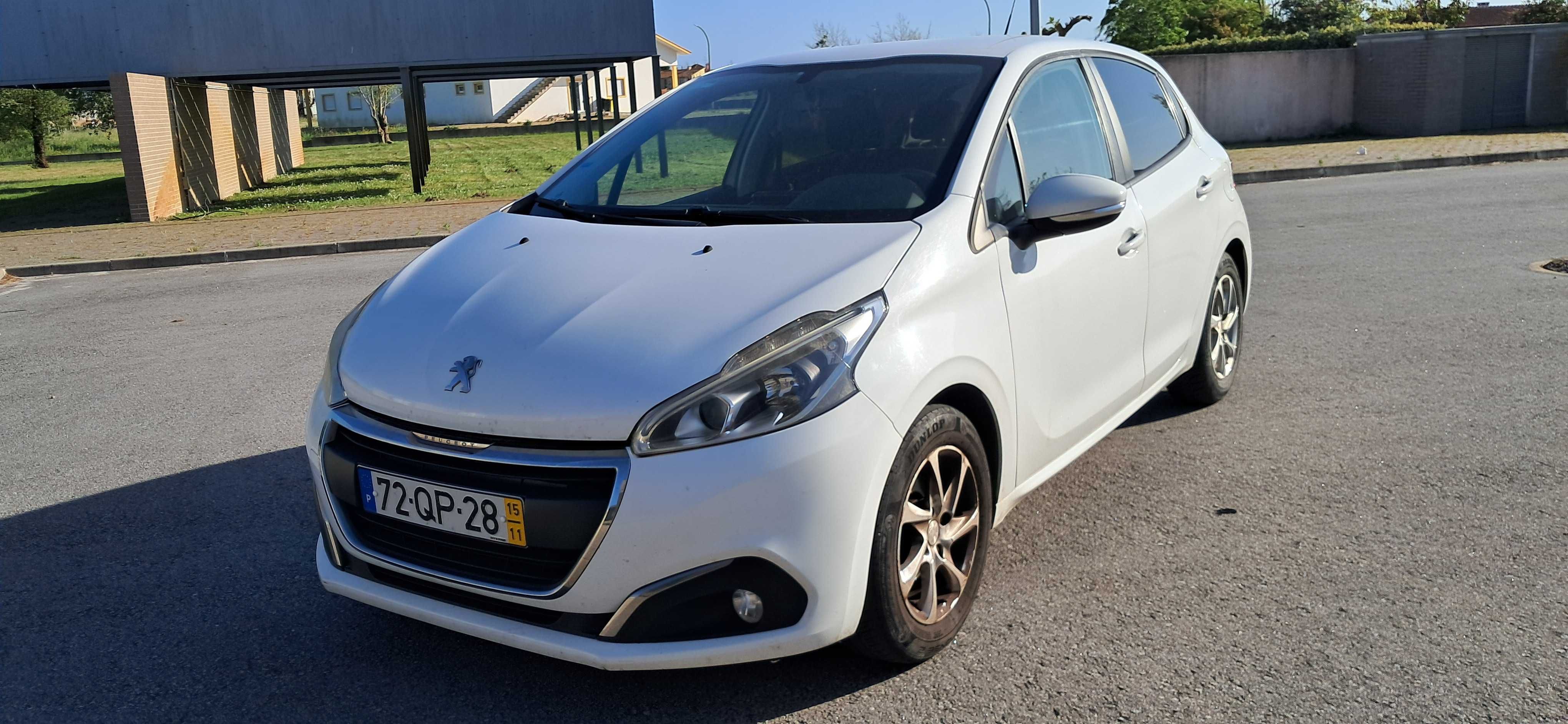 Automóvel Peugeot 208 1.2 Active 2015