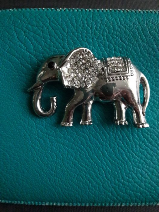 Broszka z cyrkoniami słoń