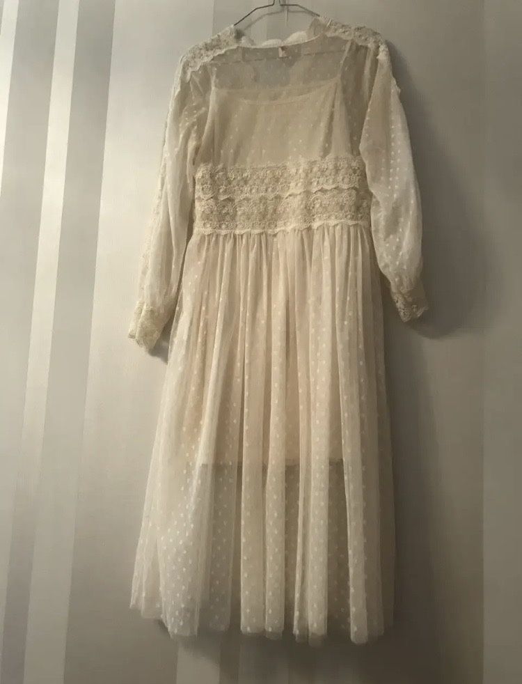 Платье кремовое из фатина в точечку в горошек свадебное
