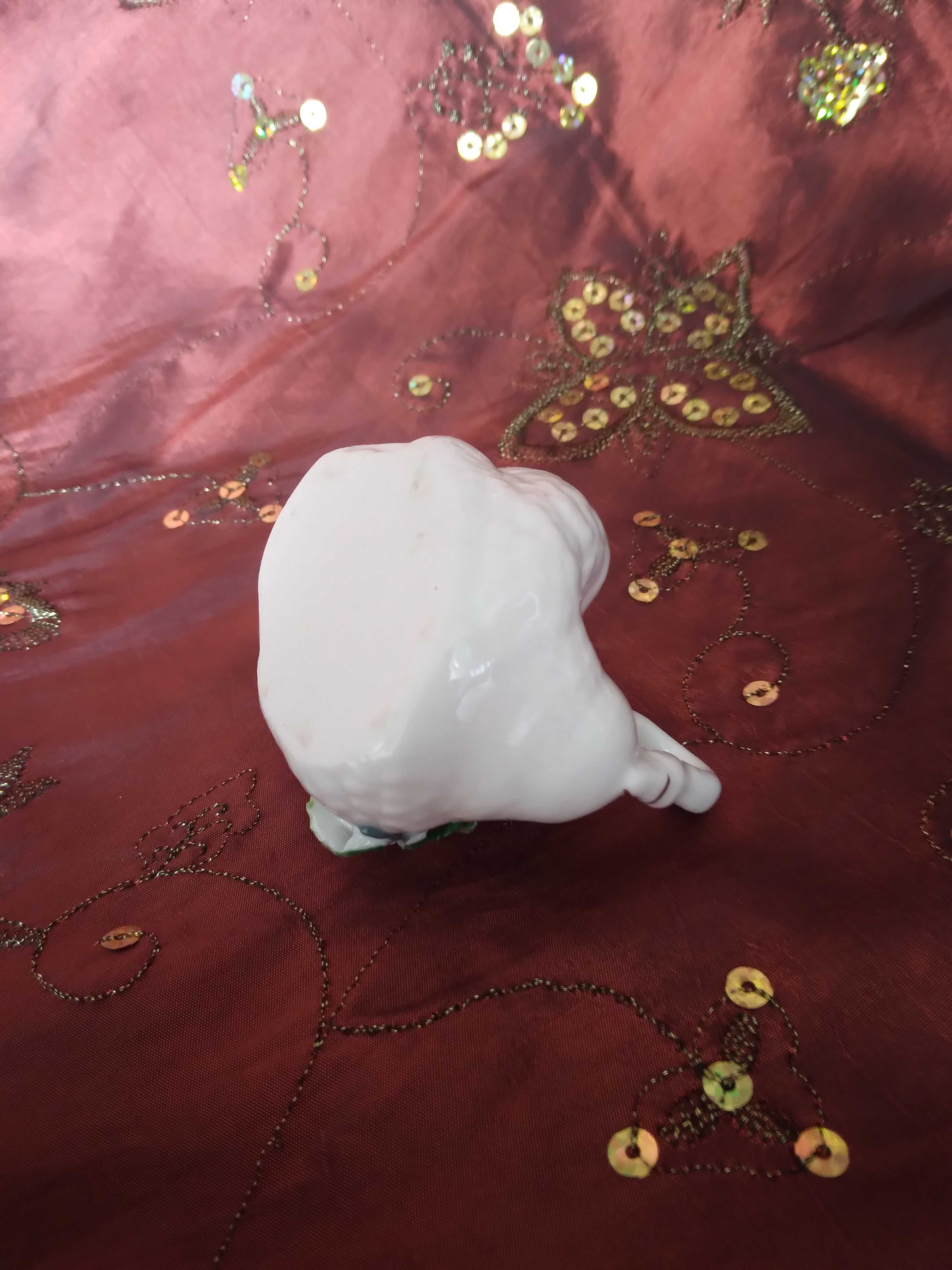 Zabytkowy mały wazon porcelanowy