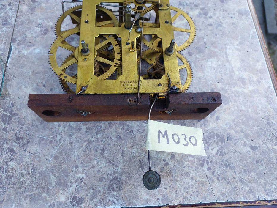 M030 Mechanizm starego zegara ściennego amerykański waterbury