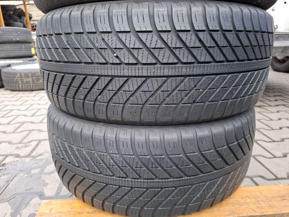 225/50/17 GoodYear Vector4season(S]