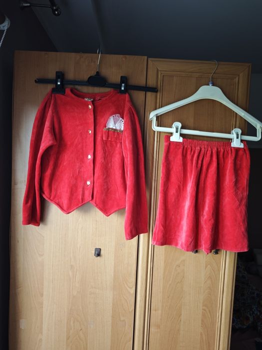 Czerwony zestaw spódnica i bluzka czerwona 134