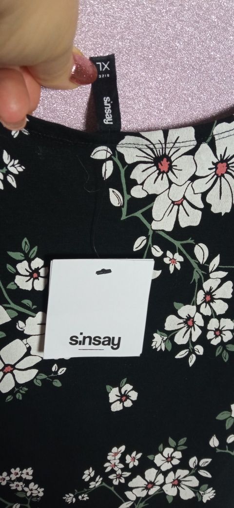 SINSAY Nowa bluzka krótka czarna w białe kwiatki M/L