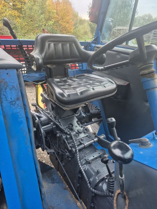 Трактор FORD3000