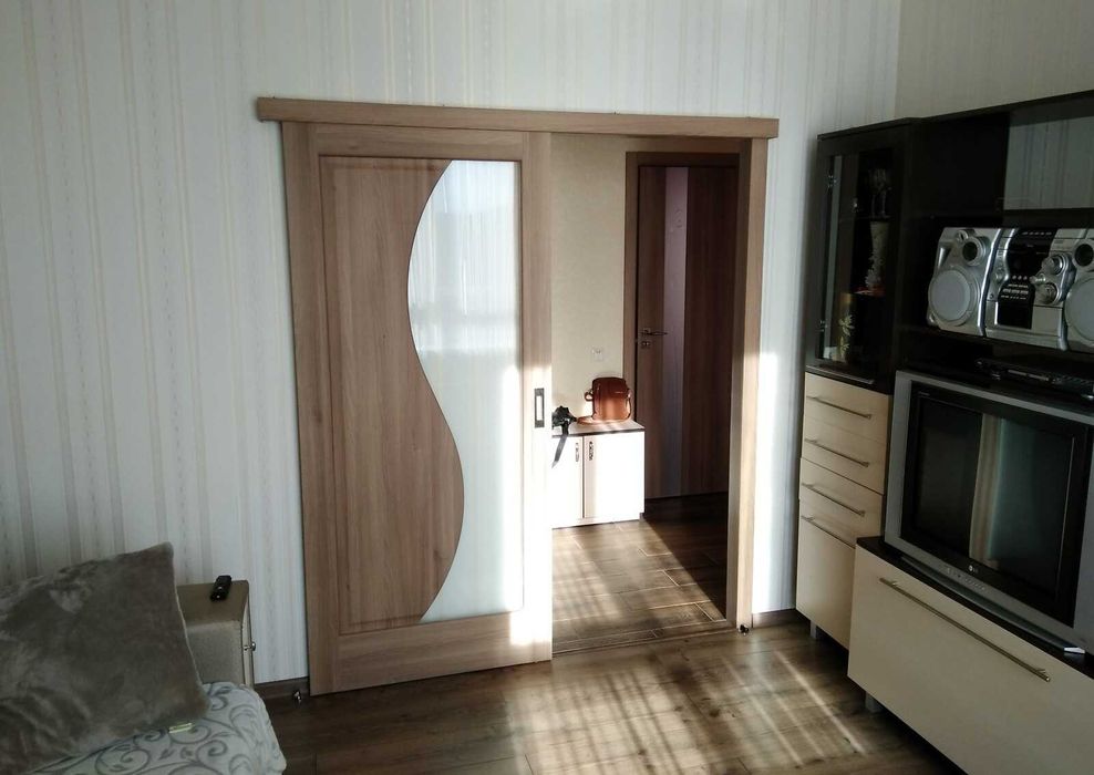 Простора 3-кімнатна квартира в новобудові на Озерній