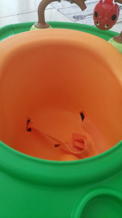 Assento com actividades para bebé