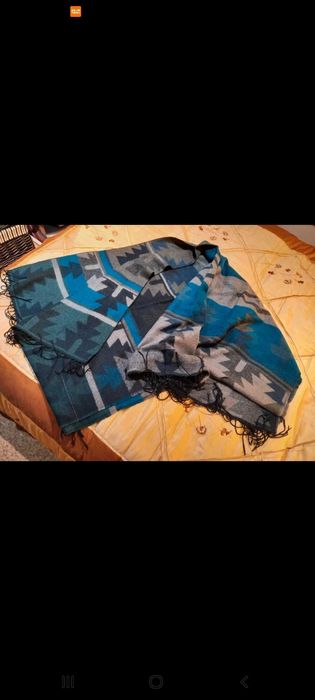 Manta Poncho - em tons de cinza e azul marinho e verde escuro - Local