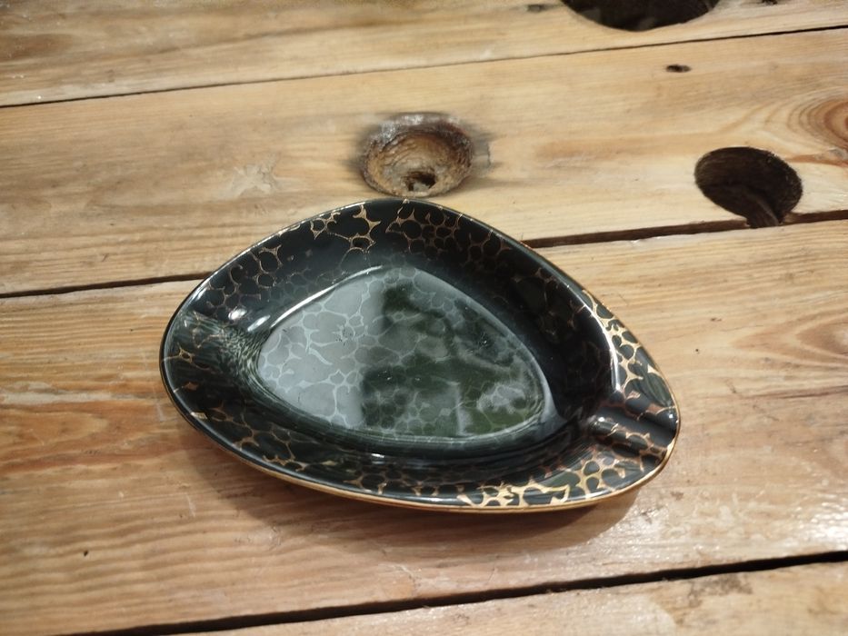 Porcelana Chodzież, popielniczka czarny marmurek.