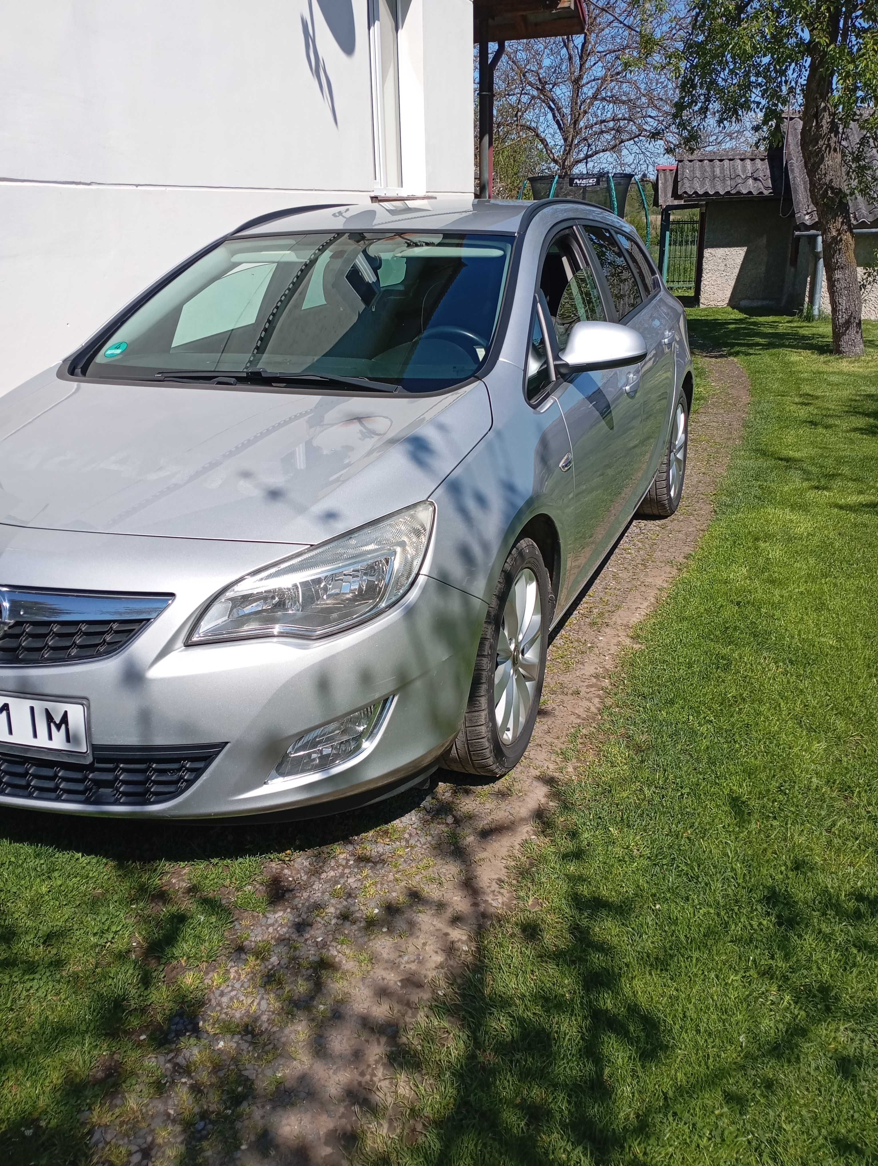 OPEL Astra j універсал