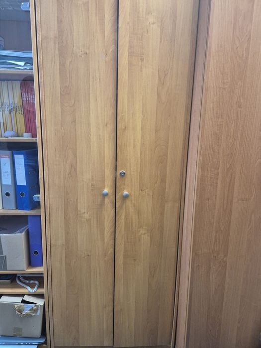 Oddam za darmo meble biurowe