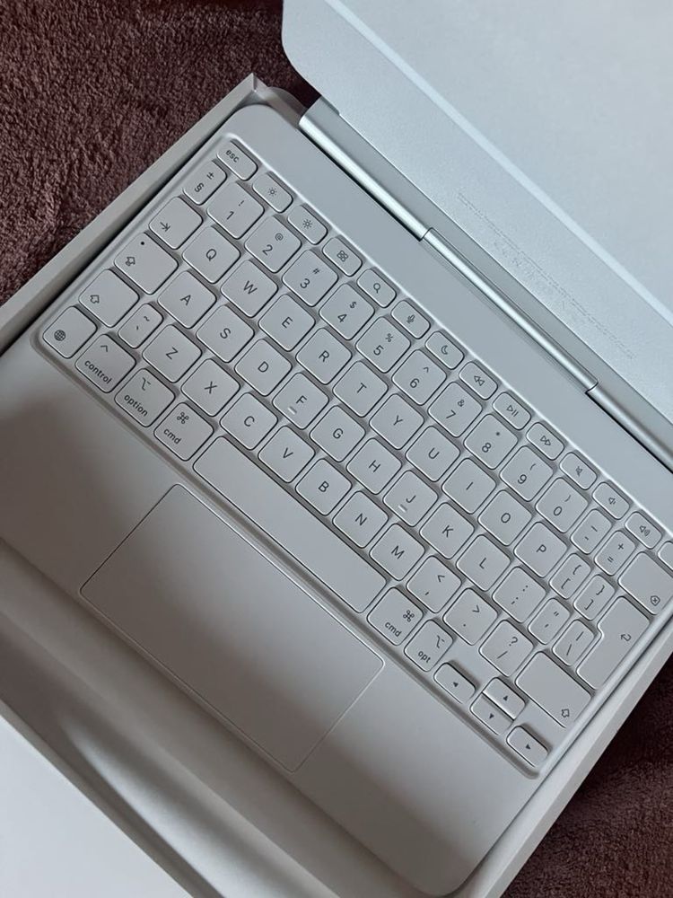 Etui na iPad Air 11 cali APPLE Magic Keyboard Biały Klawiatura