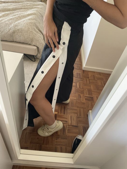 Calças Nike pretas com botões