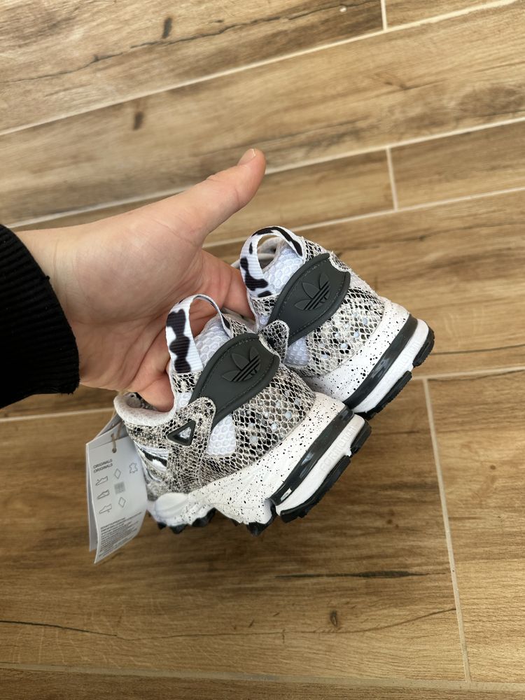 Кроссовки Adidas Hyperturf