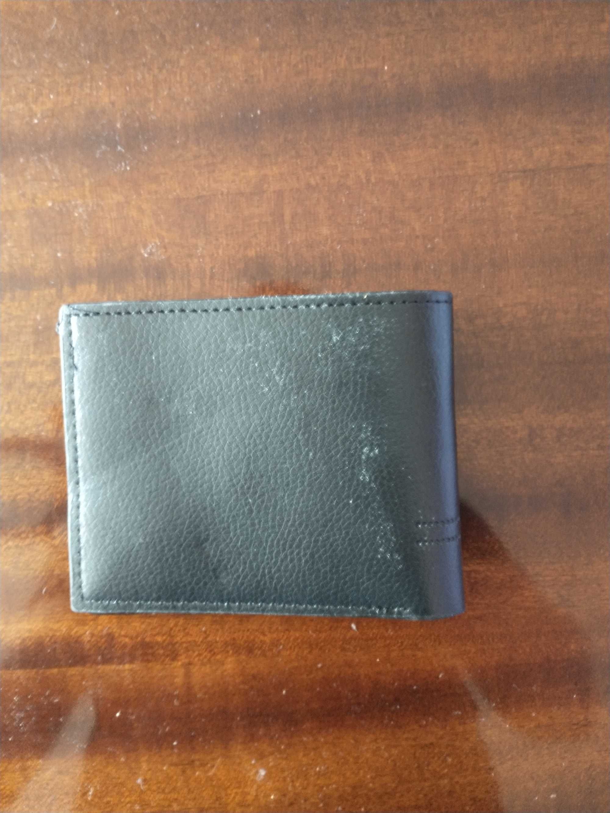 Czarny portfel męski