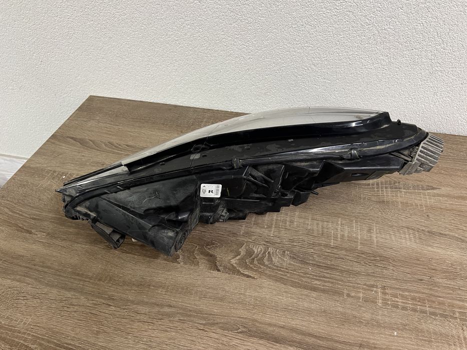 Фари Tesla Model 3 на запчастини в наявності.