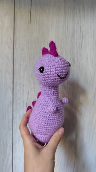 Dinozaur wykonany na szydełku
