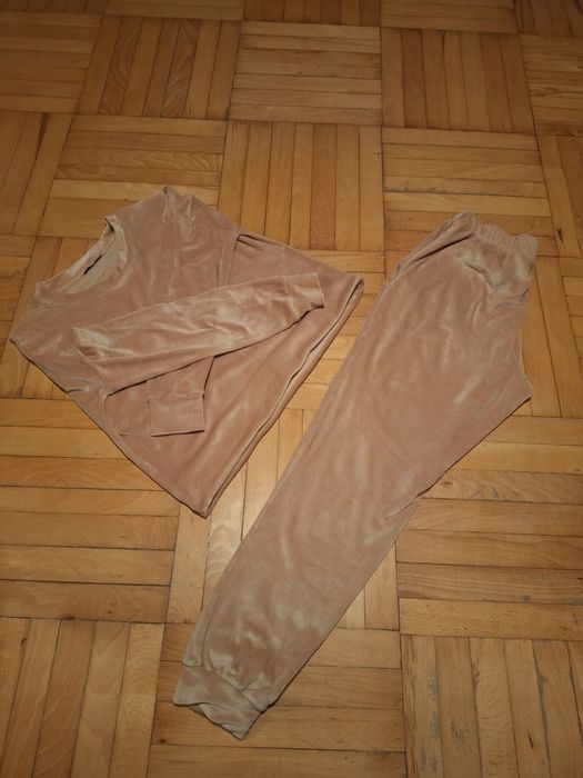 Dres welurowy Reserved