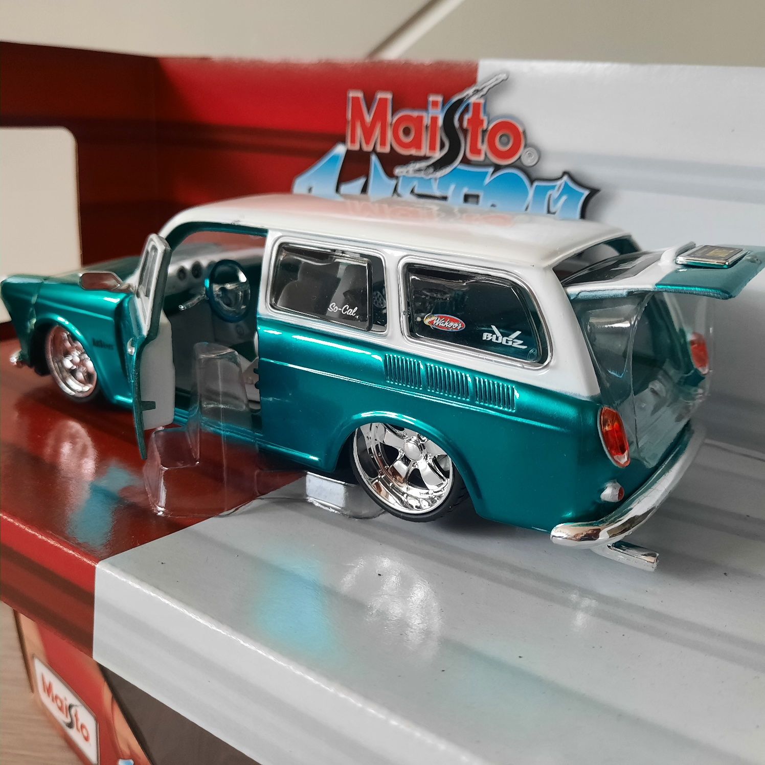 Auto Samochód Kolekcjonerski Volkswagen 1600 Squareback Maisto 1:24