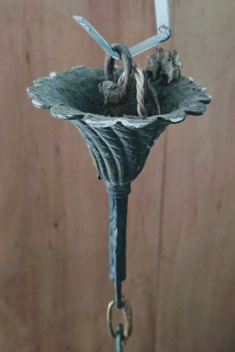 Candeeiro em ferro fundido