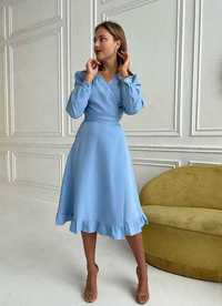 Сукня блакитна костюмка на запах міді