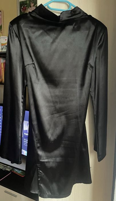 Продам чорну атласну сукню