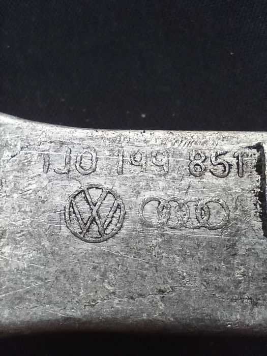 Подушка двигуна шкода