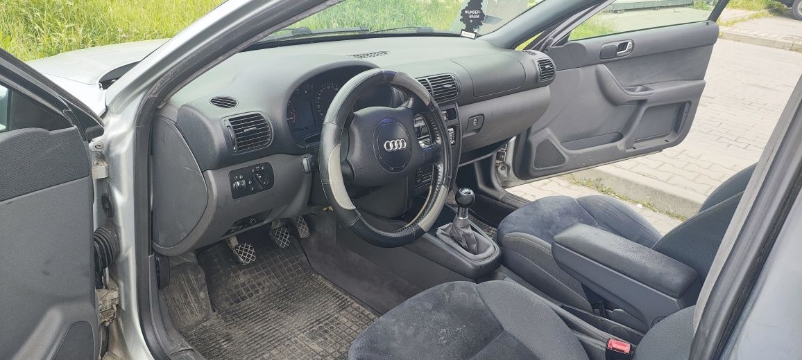 Audi a3 8l 1.6 akl na chodzie Jeździ Skręca Hamuje
