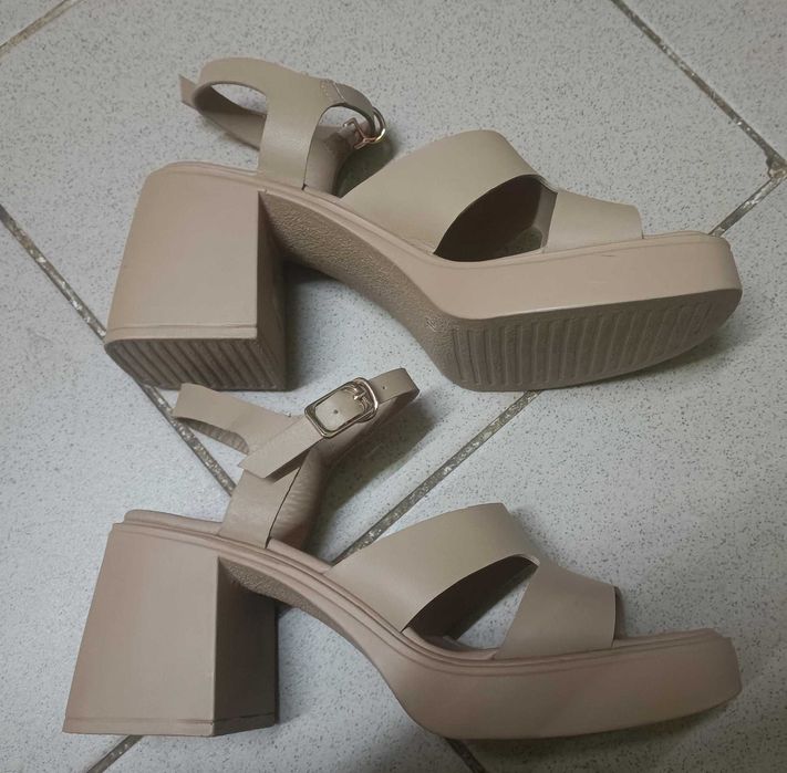 Шкіряні бежеві босоніжки жіночі 39р LONZA