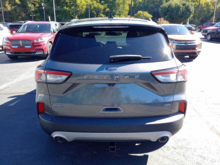 Ford Escape Hybrid SEL      2022