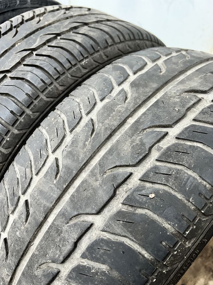 225/60 R 15 одне чуть підїло