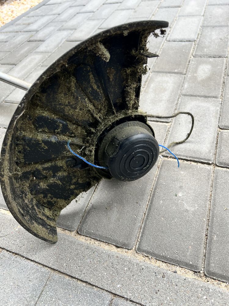 Podkaszarka dwużyłowa w pelni sprawna.