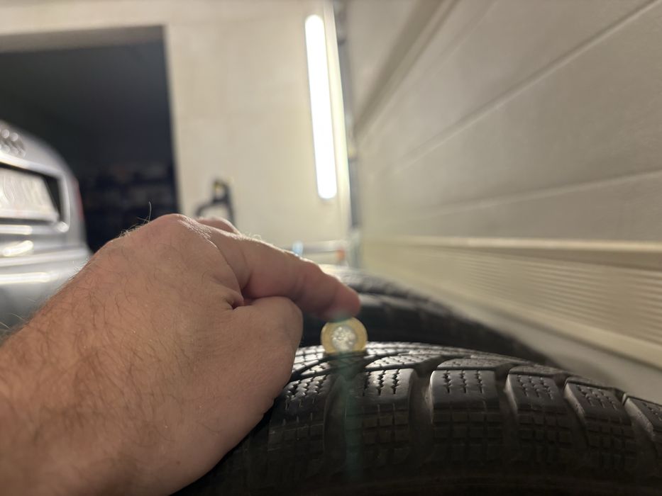 Komplet kół zimowych z orginalnymi koupakami audi