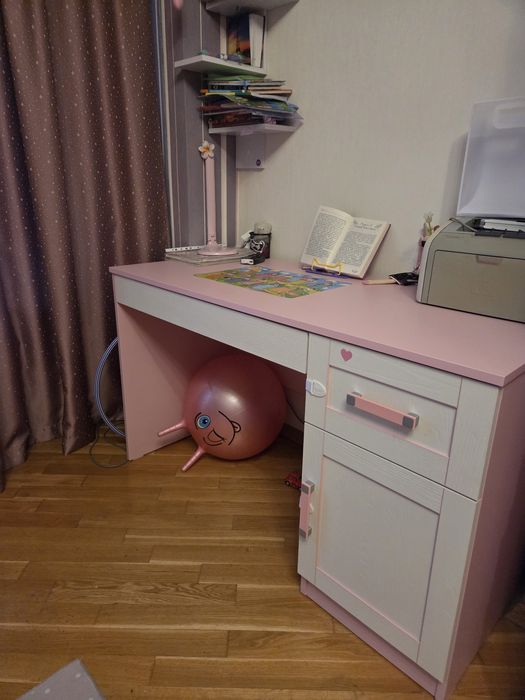 Набір меблів для дитячої кімнати