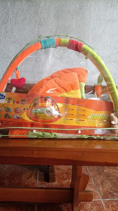 Conjunto de cadeira auto, carrinho de passeio e tapete educativo .