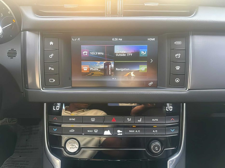 Jaguar XF      2016
