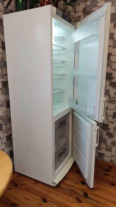 Холодильник двокамерний Electrolux