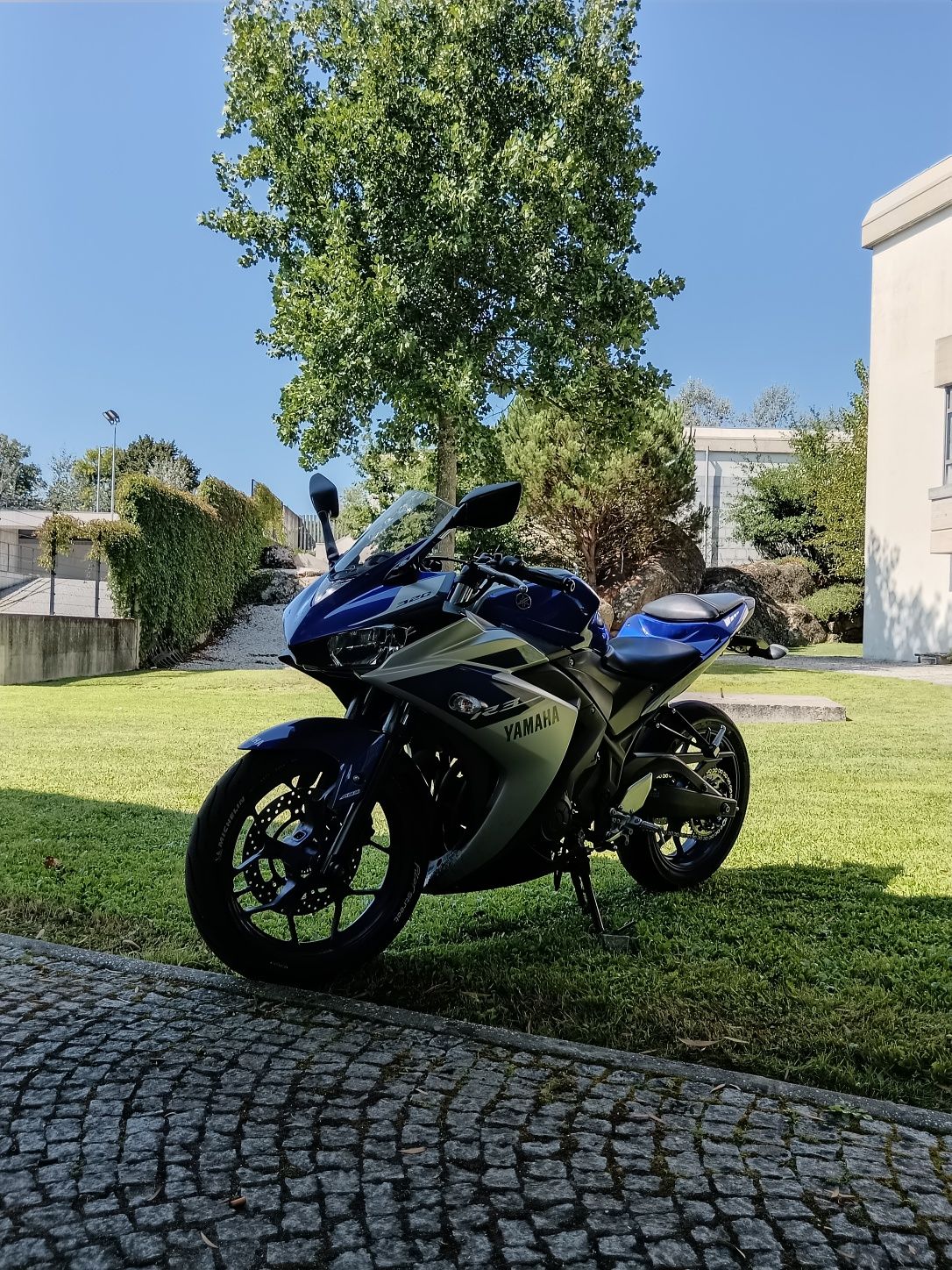 Yamaha R3 Race Blue