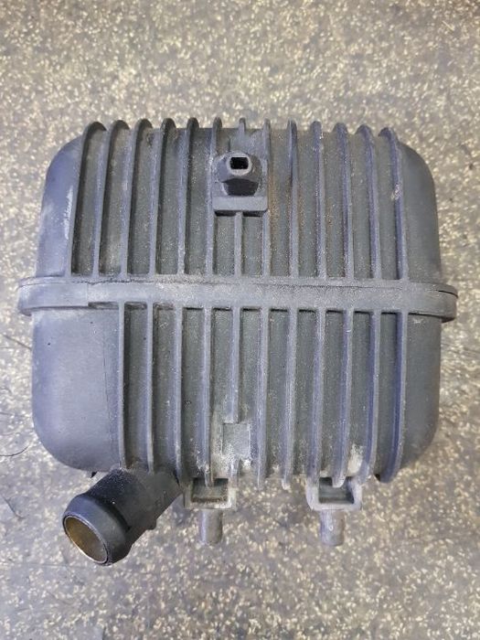 Zbiornik podciśnienia audi A4 B6 B7 EXEO A6 C6  1.9 TDI 2.0 TDI 8E0129955