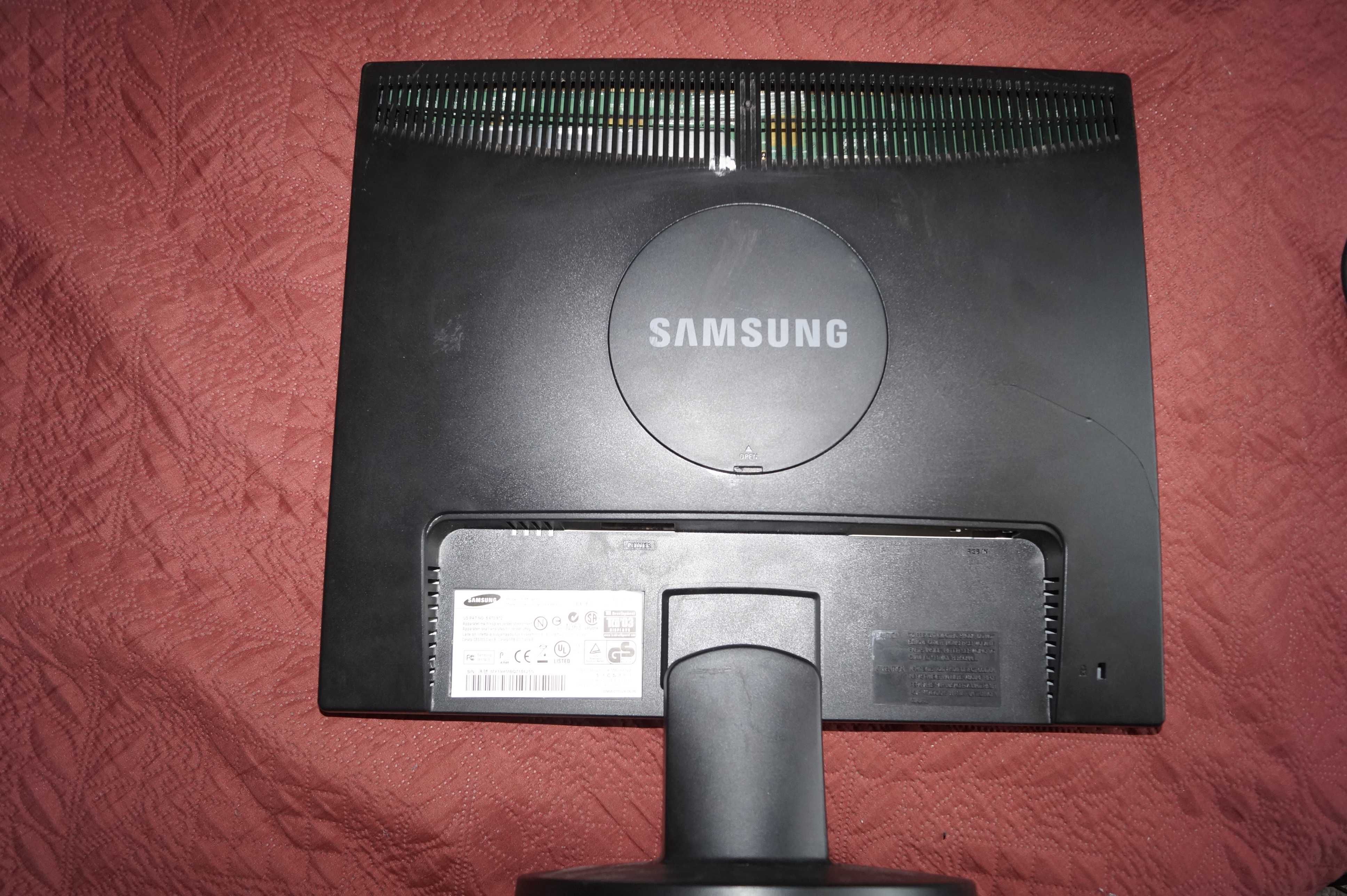 Монитор 19" Samsung 943N