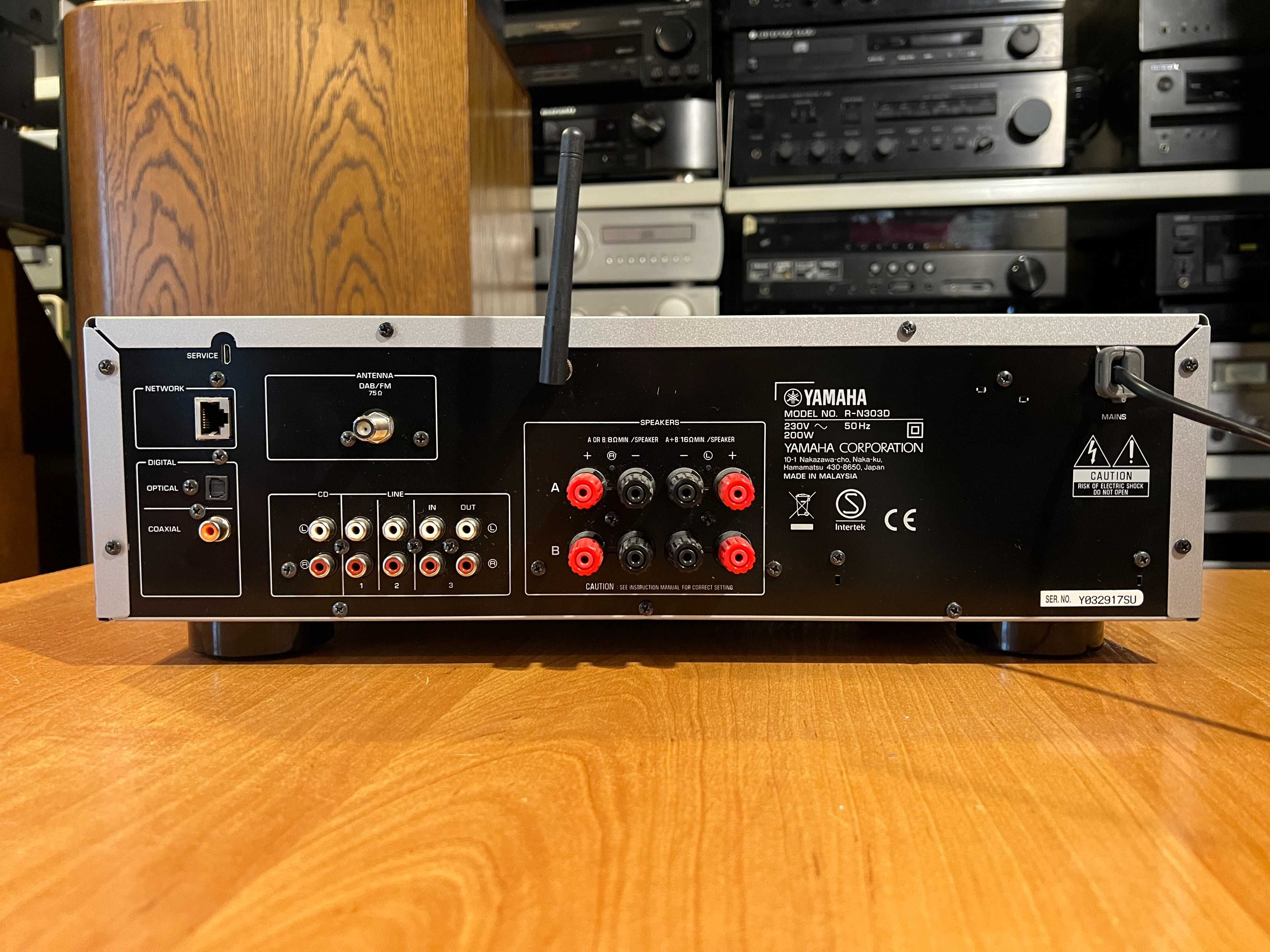 Amplituner stereo Yamaha R-N303D Audio Room