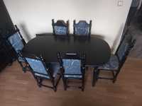 Meble stół z krzesłami i meblościanka
