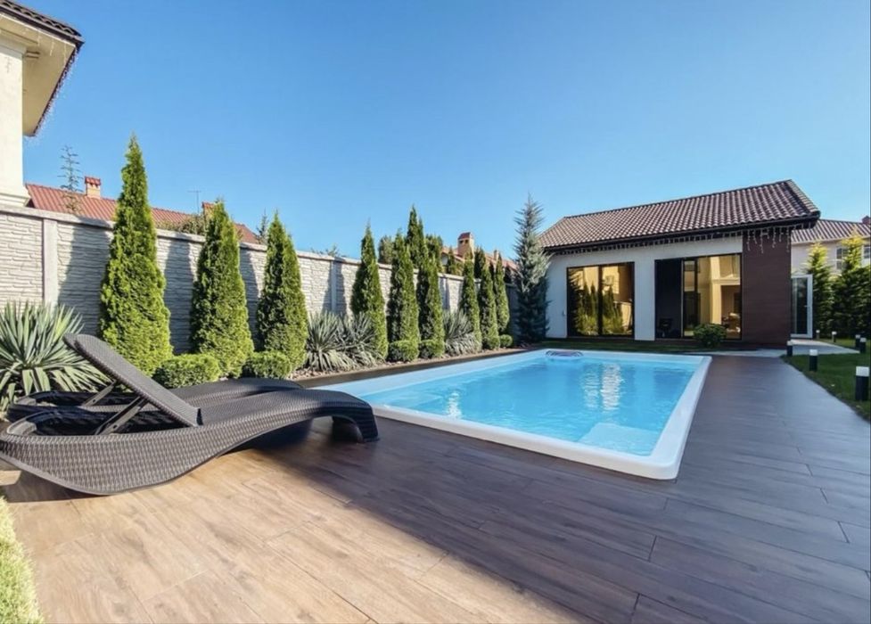 Новый дом с бассейном в Совиньоне