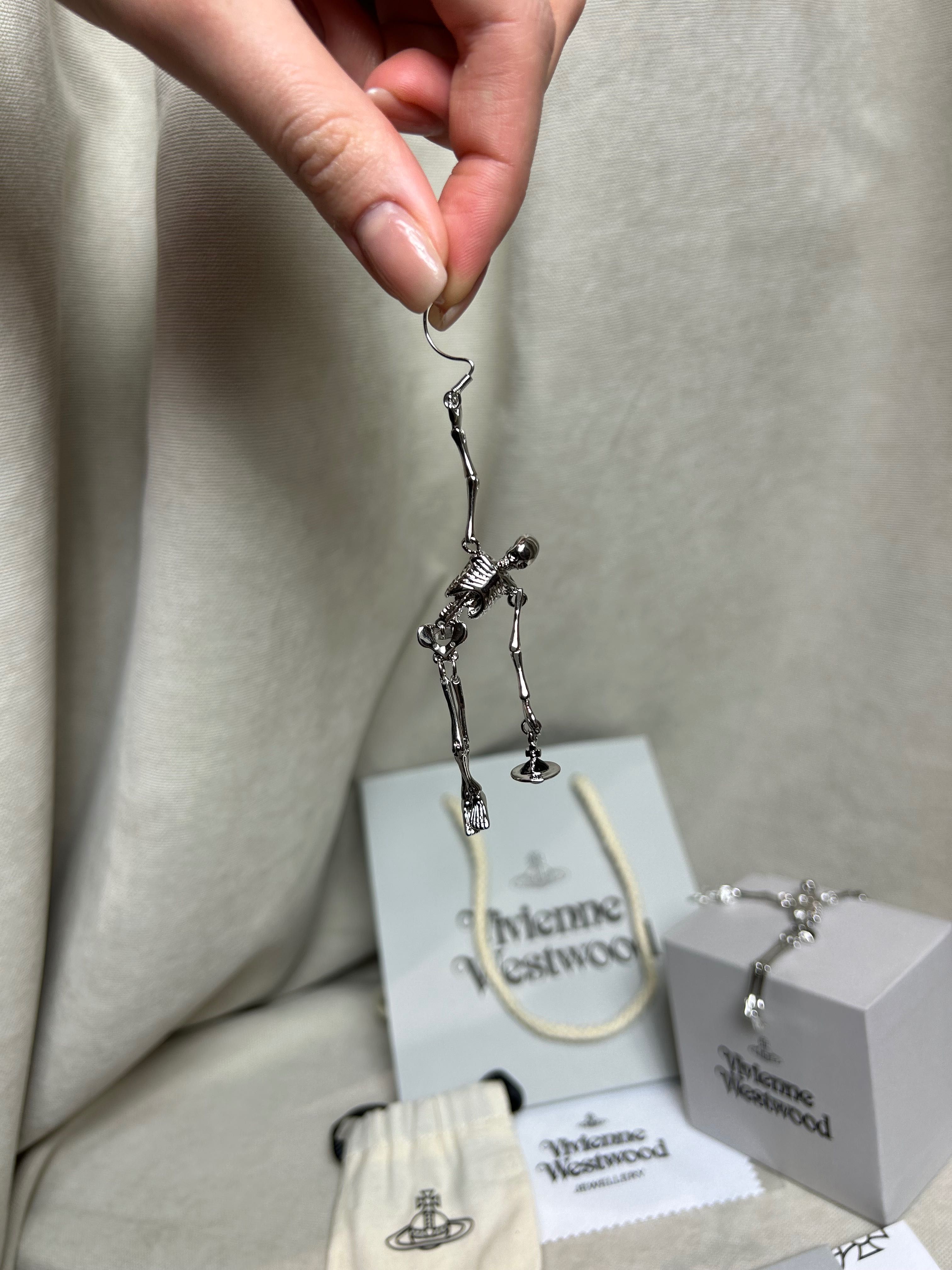 Vivienne Westwood Skeleton Earrings оригинал сережки серьги