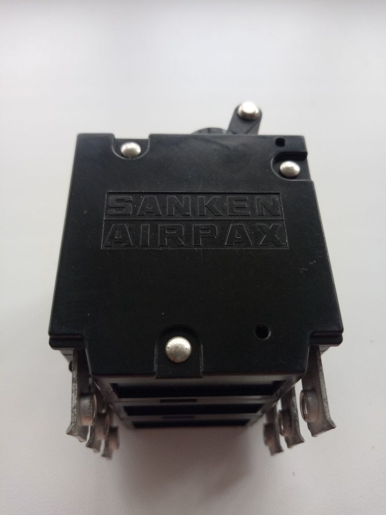 Автоматичний вимикач 3х полюсний Sanken Airpax japan 250V, 25A