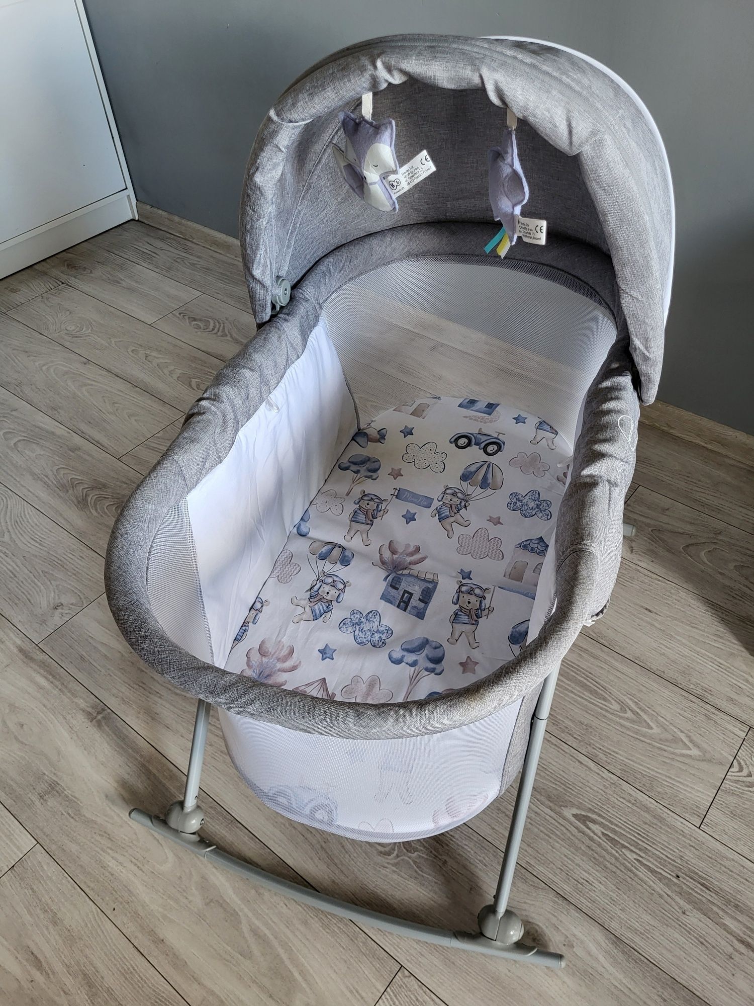 Łóżeczko KINDERKRAFT Lovi Szary + gratis prześcieradła
